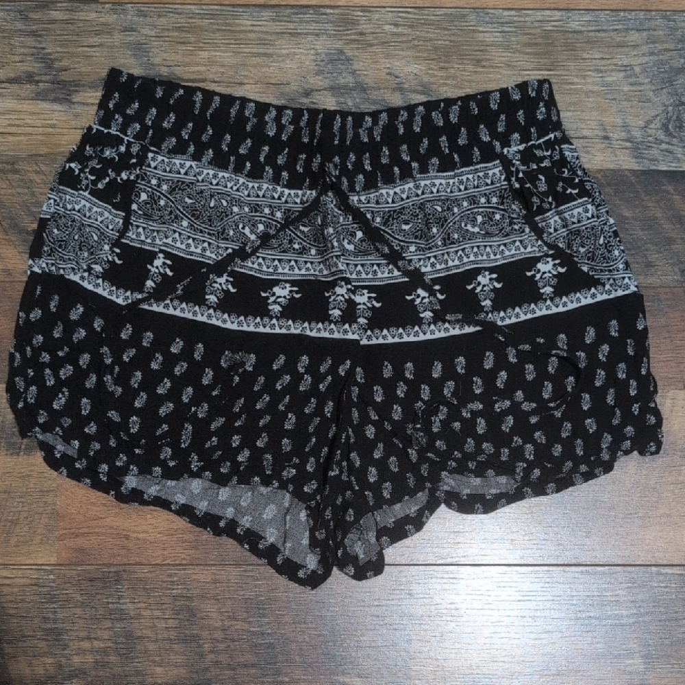 BeBop Black and White Women's Shorts
